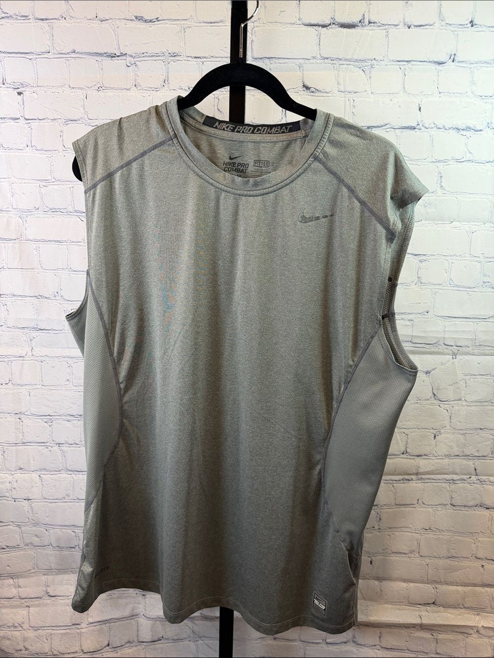 Nike Men’s Sleeveless Training Tank - Gray
